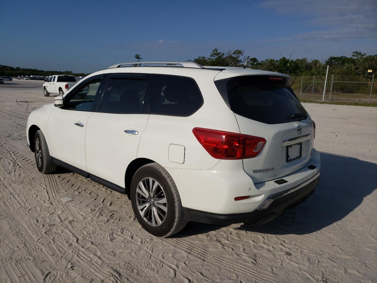 Photo 3 from auction – 2017 NISSAN PATHFINDER with VIN 5N1DR2MM7HC616462