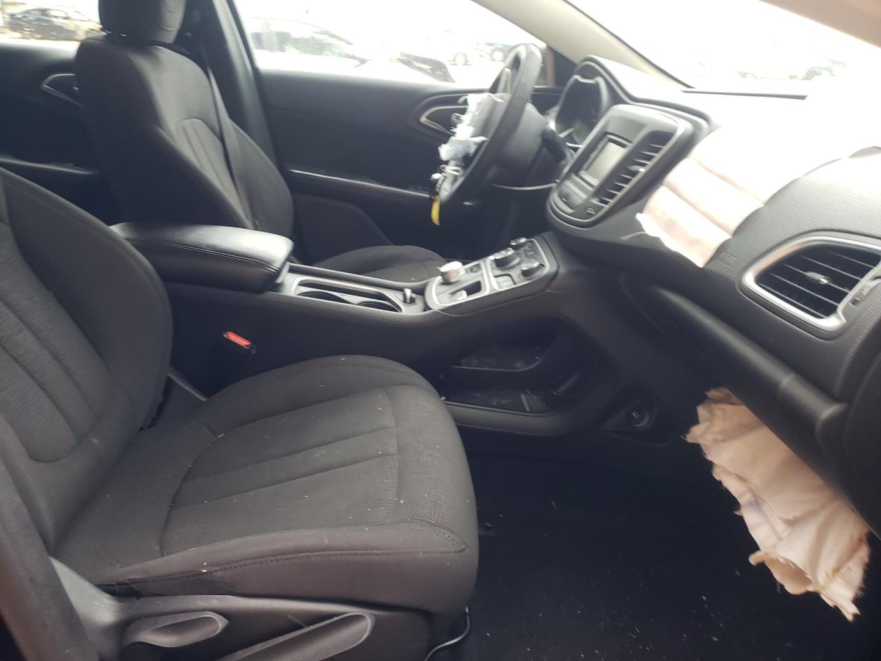 Photo 5 from auction – 2015 CHRYSLER 200 LIMITE with VIN 1C3CCCAB1FN562043