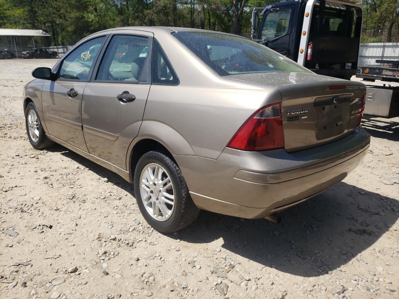 Photo 3 from auction – 2005 FORD FOCUS ZX4 with VIN 1FAFP34N85W163499