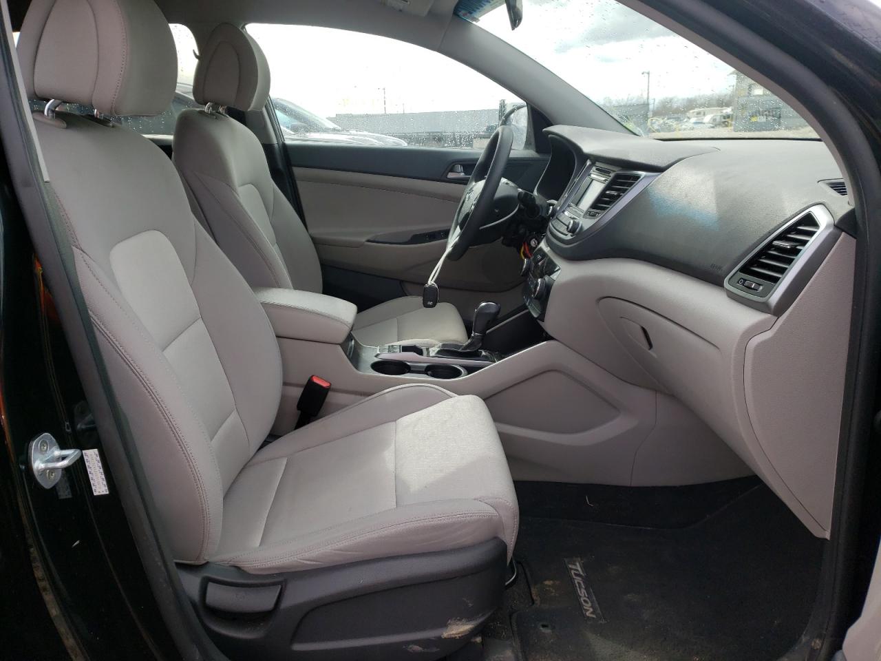 Photo 5 from auction – 2017 HYUNDAI TUCSON LIM with VIN KM8J3CA40HU313676