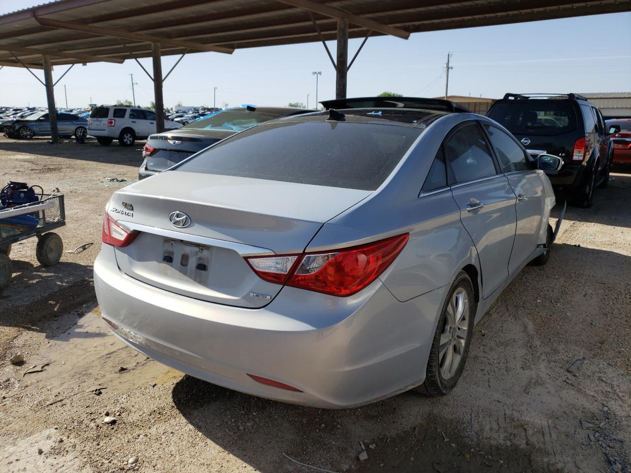 Photo 4 from auction – 2012 HYUNDAI SONATA SE with VIN 5NPEC4AC1CH491649