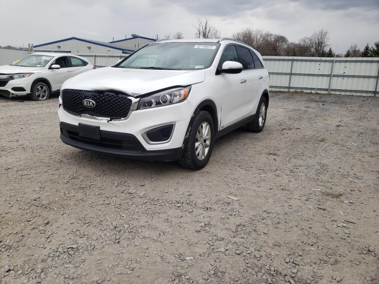 Photo 2 from auction – 2016 KIA SORENTO LX with VIN 5XYPGDA37GG165350