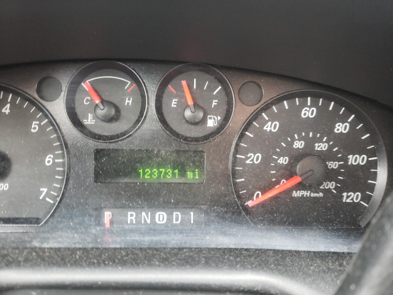 Photo 8 from auction – 2006 FORD TAURUS SE with VIN 1FAHP53UX6A216764