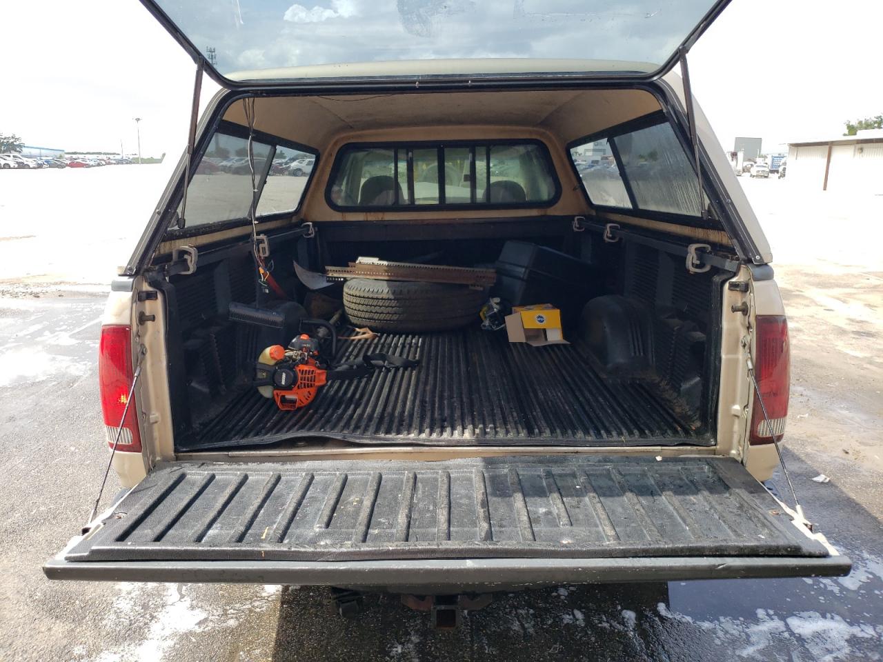 Photo 9 from auction – 1998 FORD F150 with VIN 2FTZX1769WCA41375