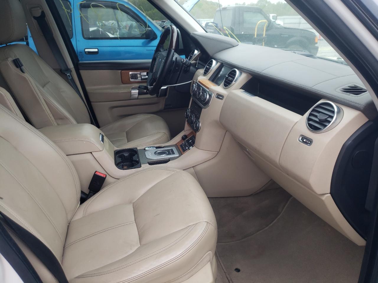 Photo 5 from auction – 2016 LAND ROVER LR4 HSE LU with VIN SALAK2V66GA787654