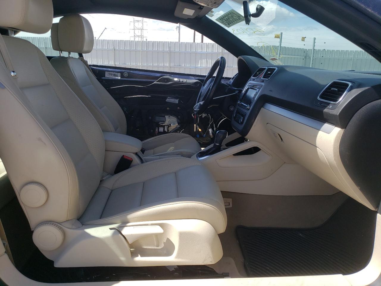 Photo 5 from auction – 2012 VOLKSWAGEN EOS KOMFOR with VIN WVWBW7AH8CV013879