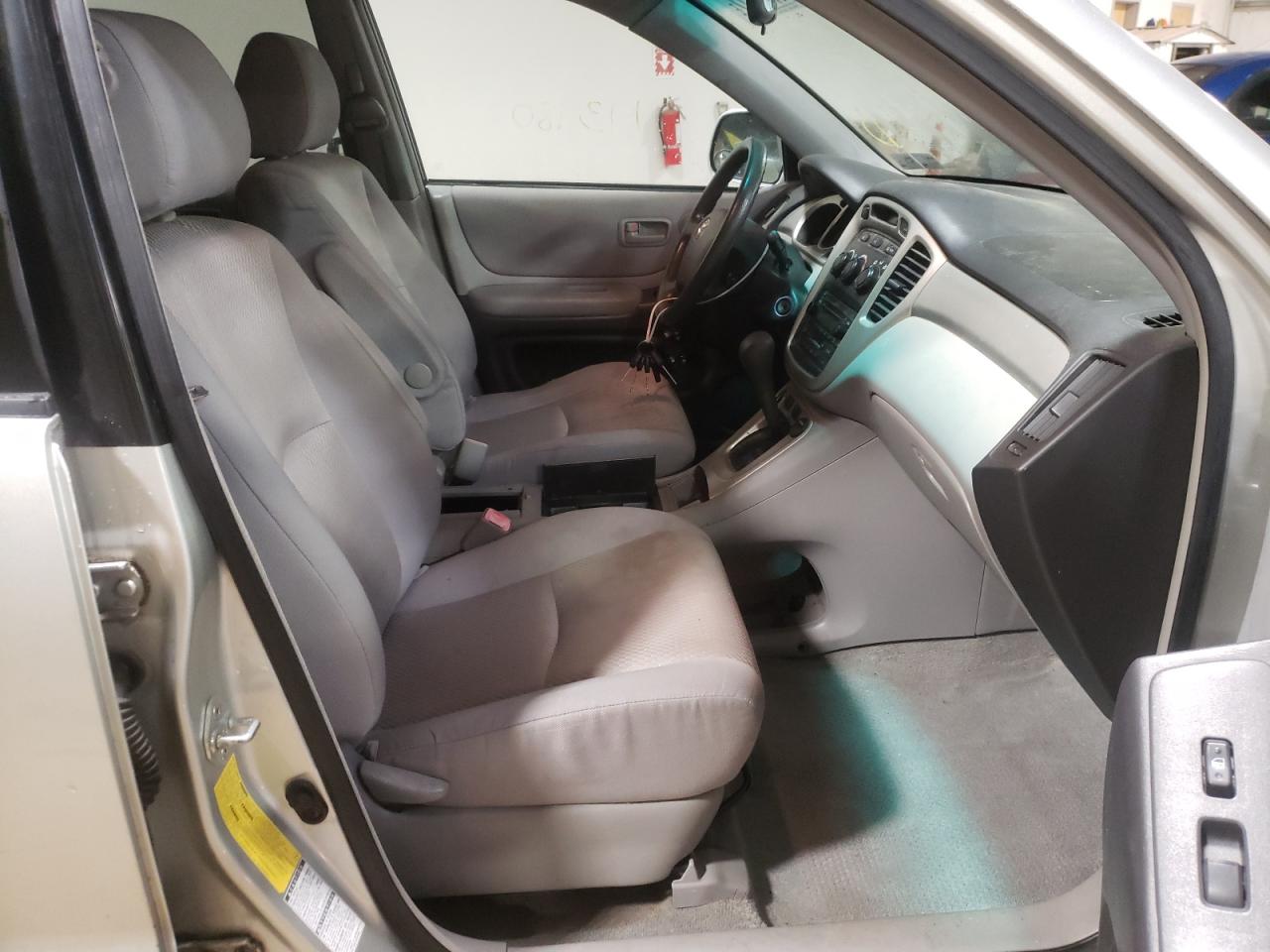 Photo 5 from auction – 2004 TOYOTA HIGHLANDER with VIN JTEEP21A340036805