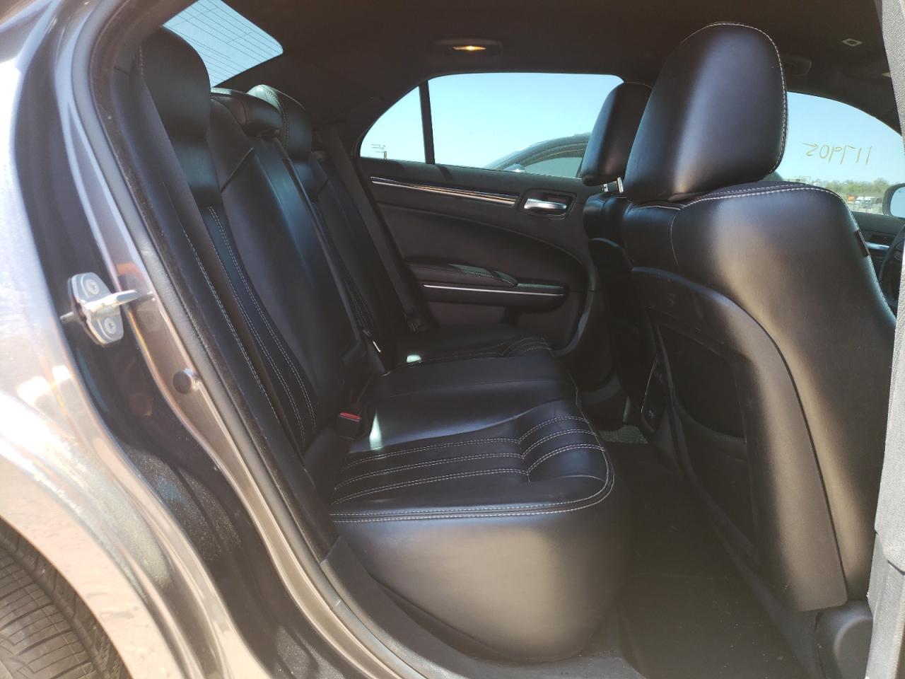 Photo 6 from auction – 2019 CHRYSLER 300 S with VIN 2C3CCABG0KH555456