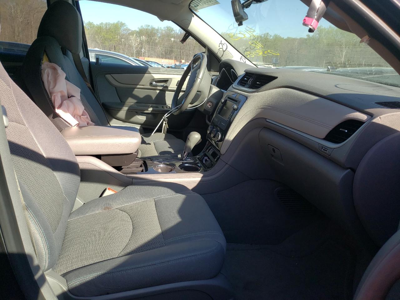 Photo 5 from auction – 2016 CHEVROLET TRAVERSE L with VIN 1GNKVGKD7GJ236918