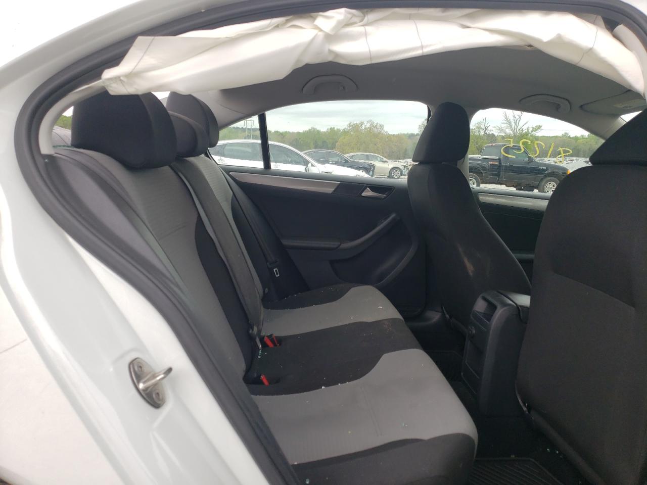 Photo 5 from auction – 2017 VOLKSWAGEN JETTA S with VIN 3VW2B7AJ8HM228756