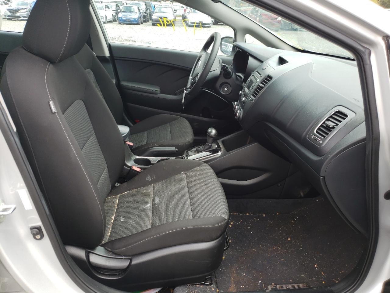Photo 5 from auction – 2018 KIA FORTE LX with VIN 3KPFK4A79JE260851