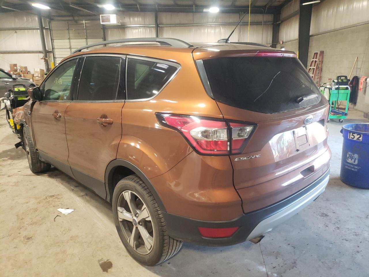 Photo 3 from auction – 2017 FORD ESCAPE SE with VIN 1FMCU9GD4HUD33378