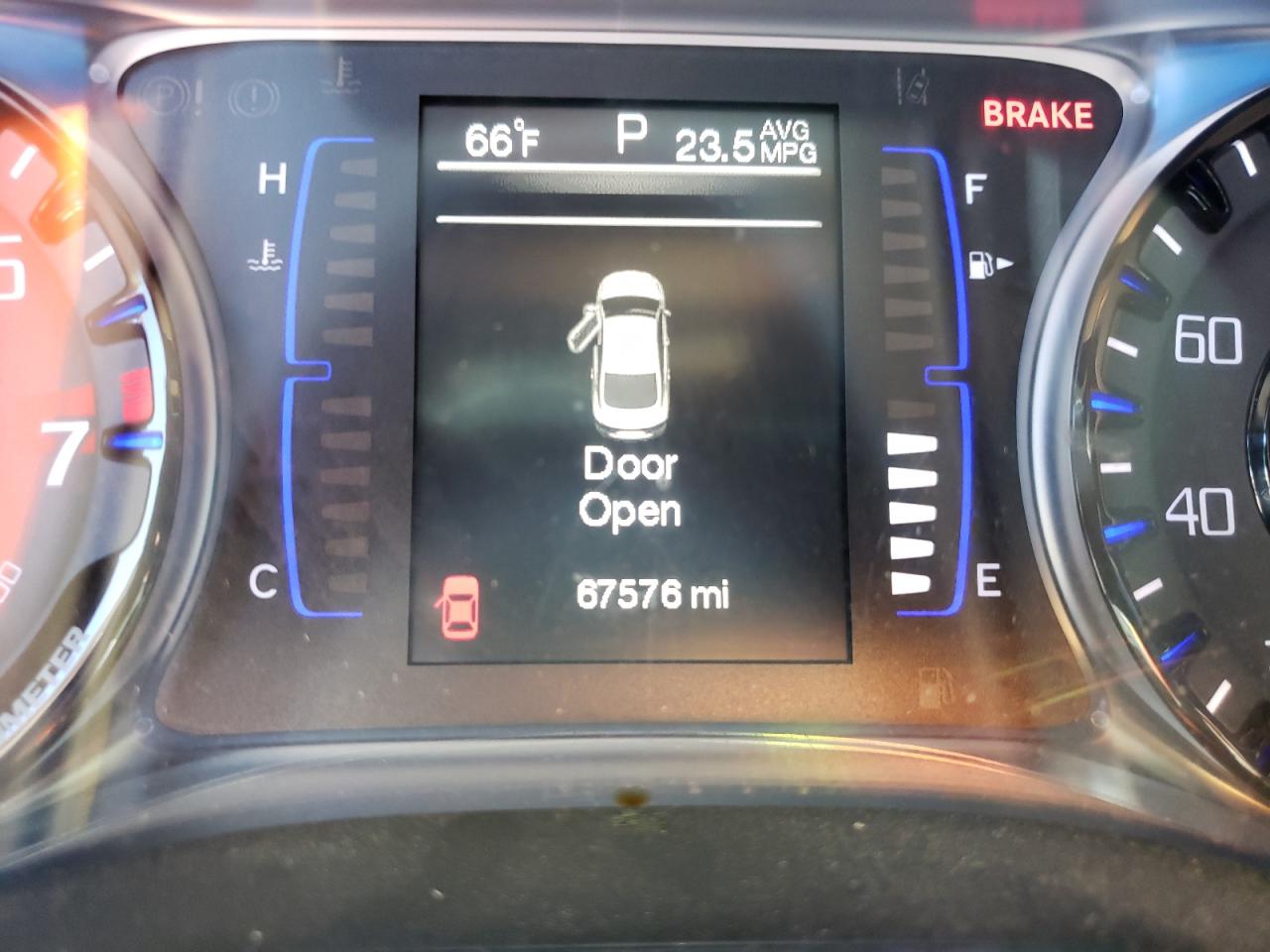 Photo 8 from auction – 2015 CHRYSLER 200 S with VIN 1C3CCCDG3FN553402