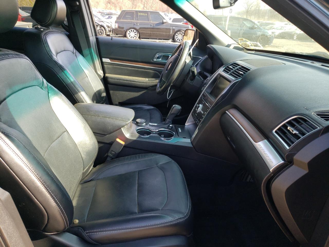 Photo 5 from auction – 2016 FORD EXPLORER L with VIN 1FM5K8F8XGGB27640