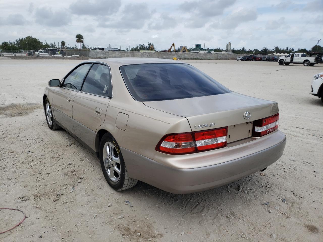 Photo 3 from auction – 2000 LEXUS ES 300 with VIN JT8BF28G1Y0246621