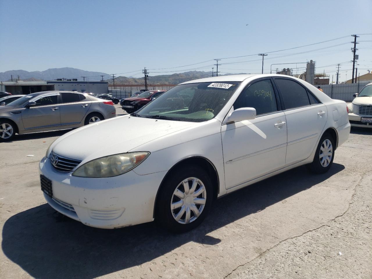 Photo 2 from auction – 2005 TOYOTA CAMRY LE with VIN 4T1BE30K95U582043