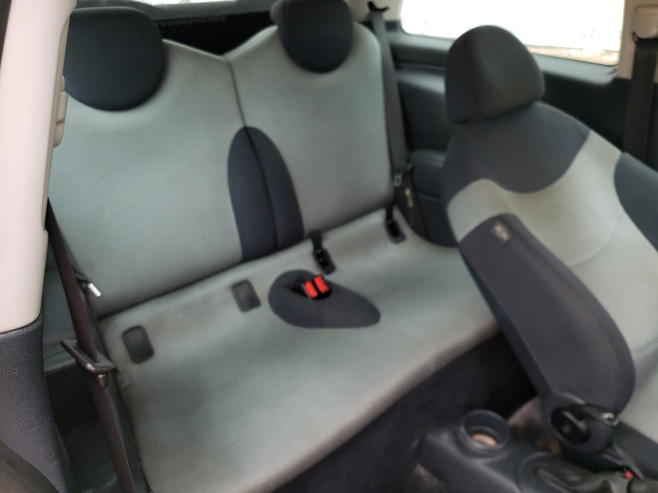 Photo 6 from auction – 2004 MINI COOPER S with VIN WMWRE33464TD78420