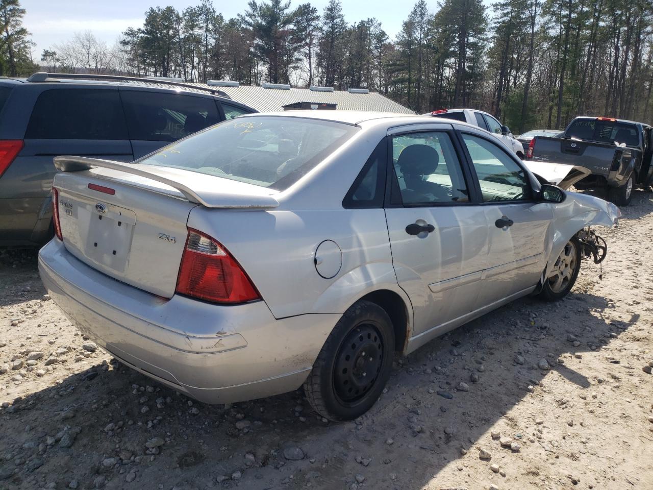 Photo 4 from auction – 2005 FORD FOCUS ZX4 with VIN 1FAFP34N05W265203