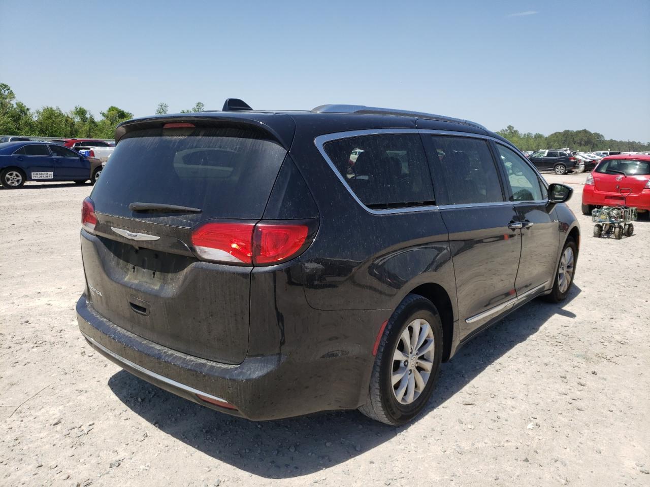 Photo 4 from auction – 2018 CHRYSLER PACIFICA T with VIN 2C4RC1BG5JR149400
