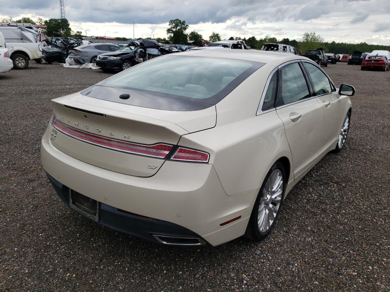 Photo 4 from auction – 2016 LINCOLN MKZ with VIN 3LN6L2GK3GR618617