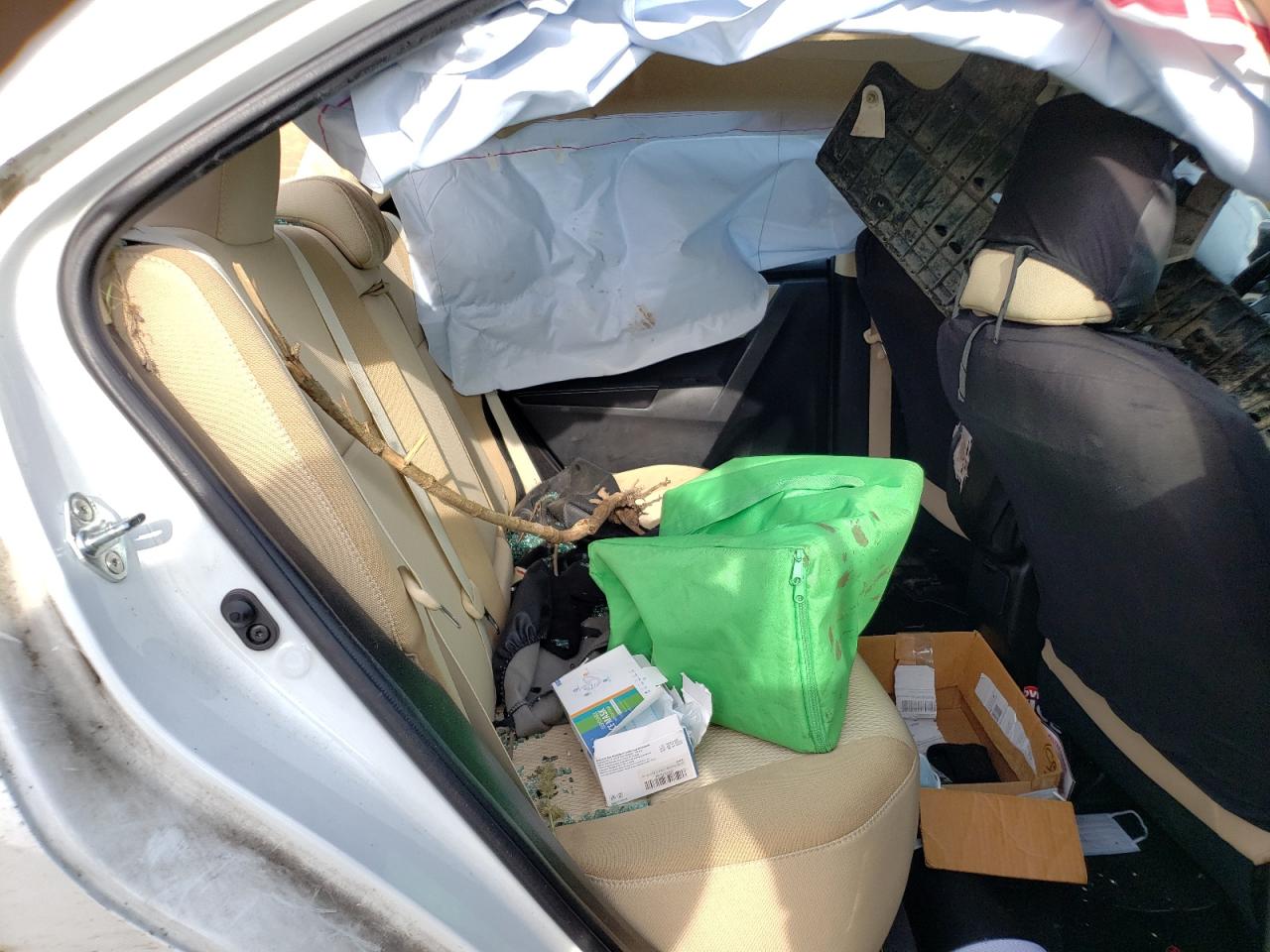 Photo 6 from auction – 2017 TOYOTA COROLLA L with VIN 5YFBURHE5HP660019