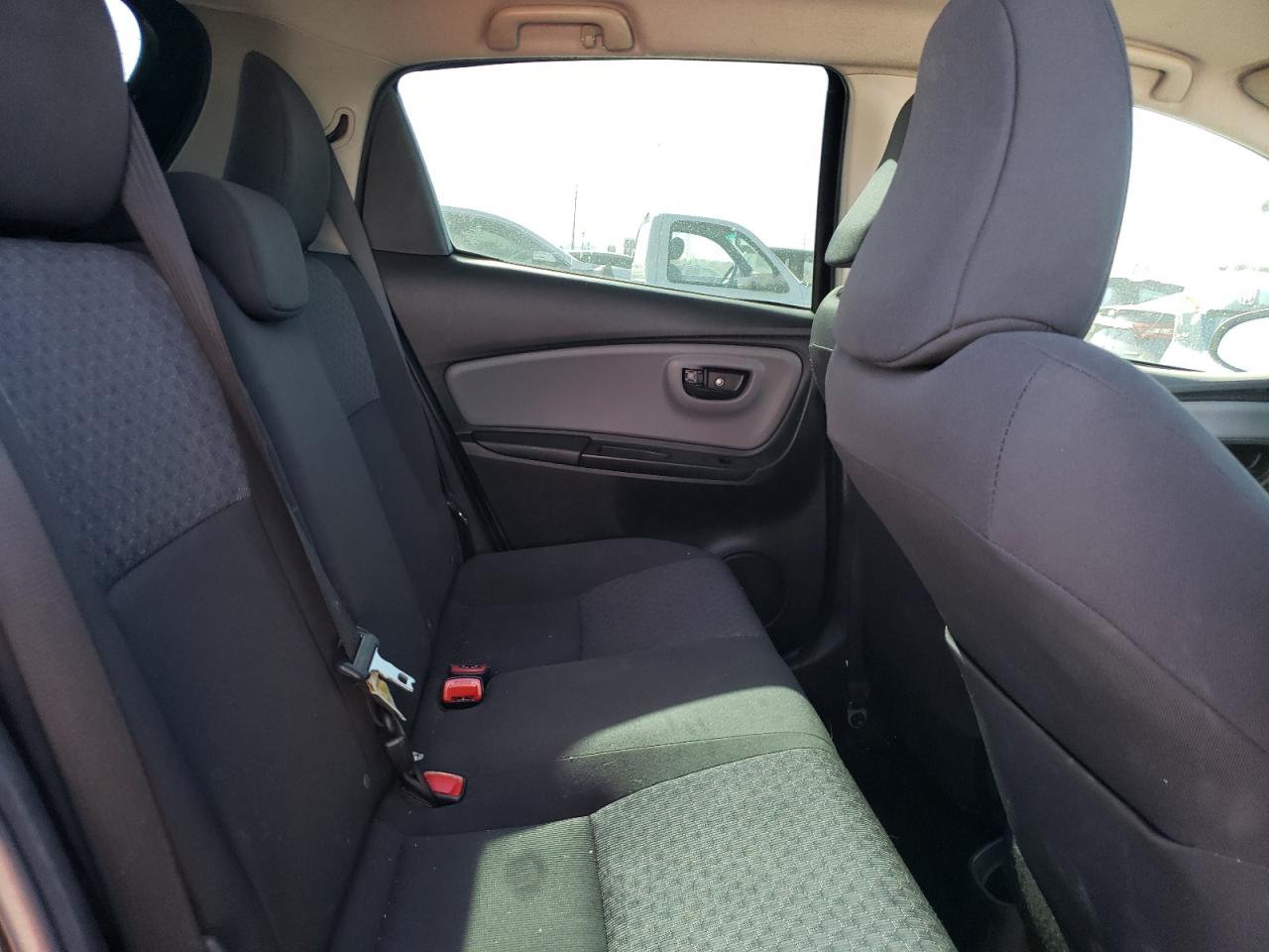 Photo 6 from auction – 2015 TOYOTA YARIS with VIN VNKKTUD38FA030532