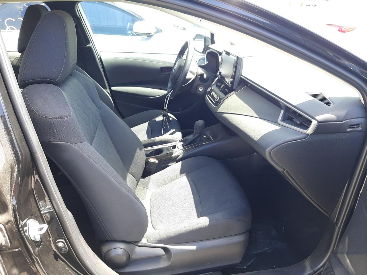 Photo 5 from auction – 2022 TOYOTA COROLLA LE with VIN 5YFEPMAE0NP286884