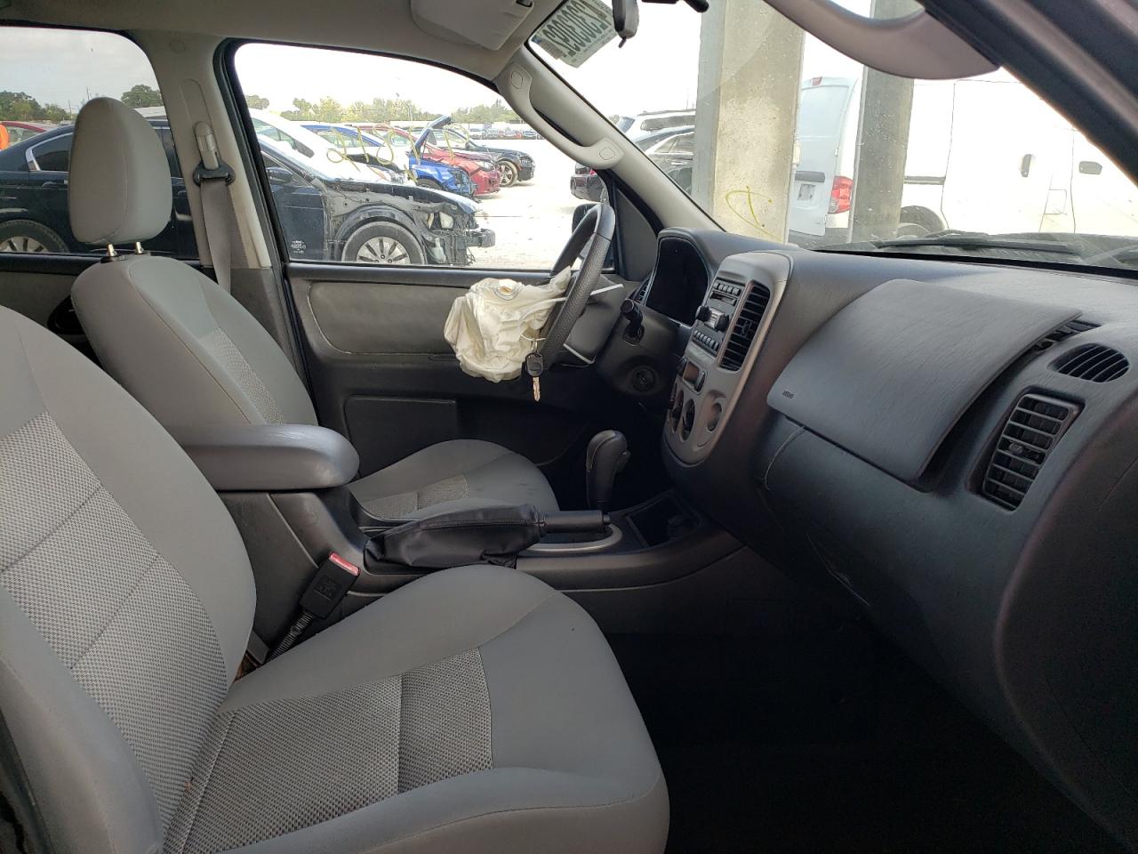 Photo 5 from auction – 2006 FORD ESCAPE XLT with VIN 1FMYU03106KB20174