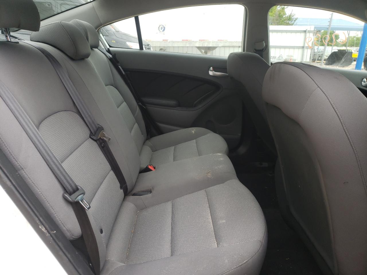 Photo 6 from auction – 2017 KIA FORTE LX with VIN 3KPFK4A74HE099061