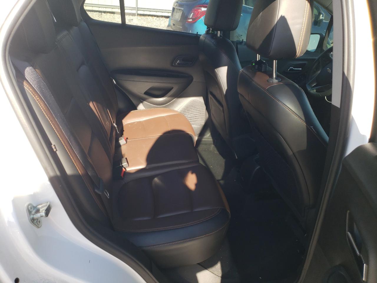 Photo 6 from auction – 2015 CHEVROLET TRAX LTZ with VIN 3GNCJNSB8FL212685