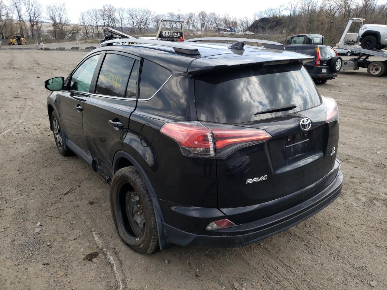 Photo 3 from auction – 2017 TOYOTA RAV4 LE with VIN 2T3BFREVXHW558185