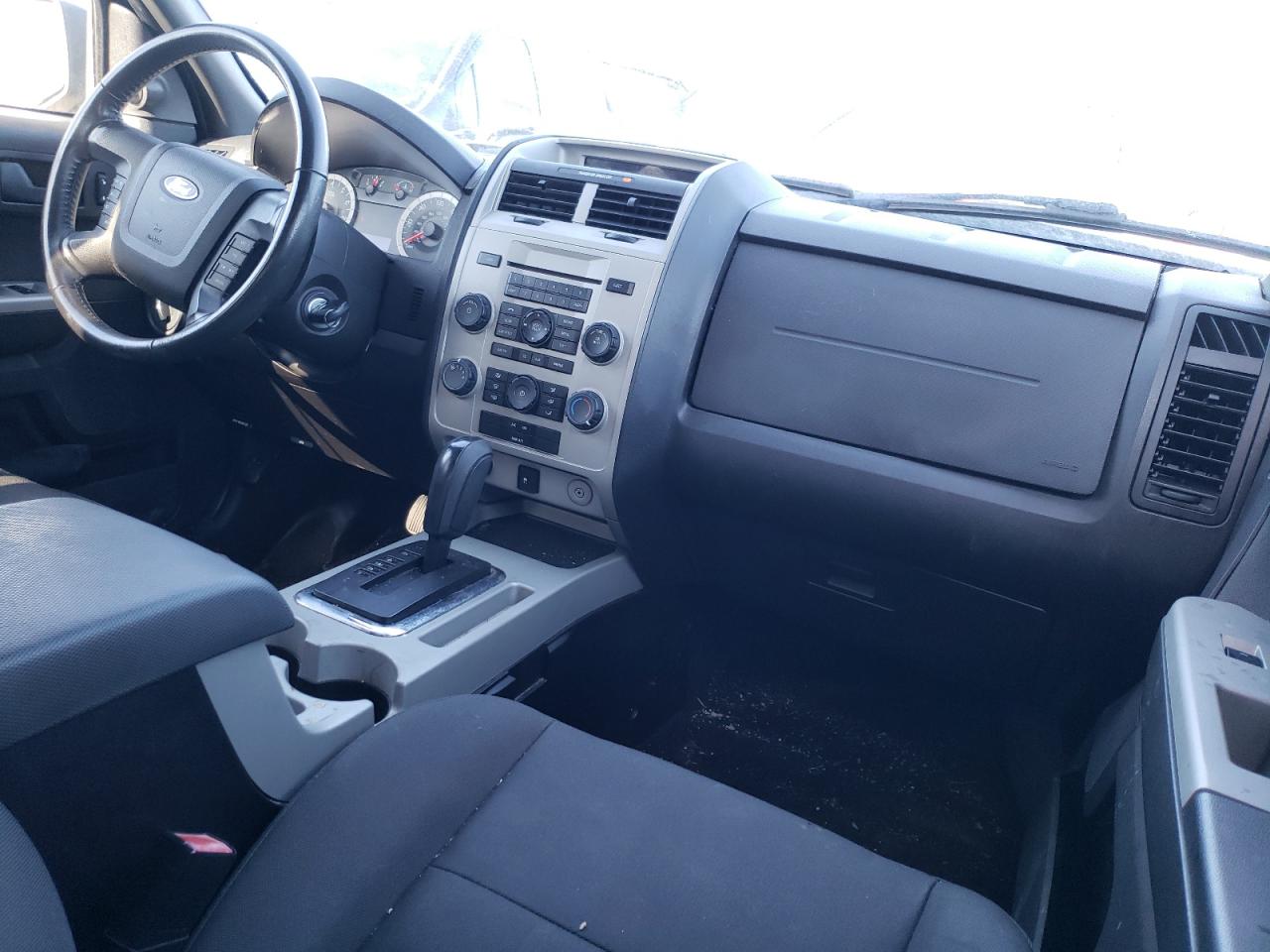 Photo 5 from auction – 2010 FORD ESCAPE XLT with VIN 1FMCU0D73AKC65246