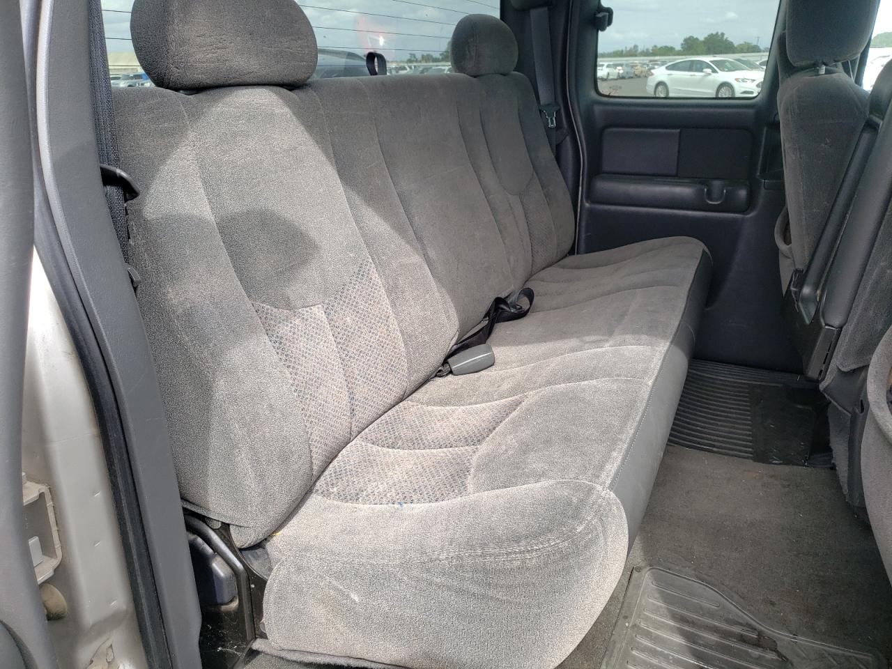 Photo 6 from auction – 2004 CHEVROLET SILVERADO with VIN 1GCEC19V94Z350813