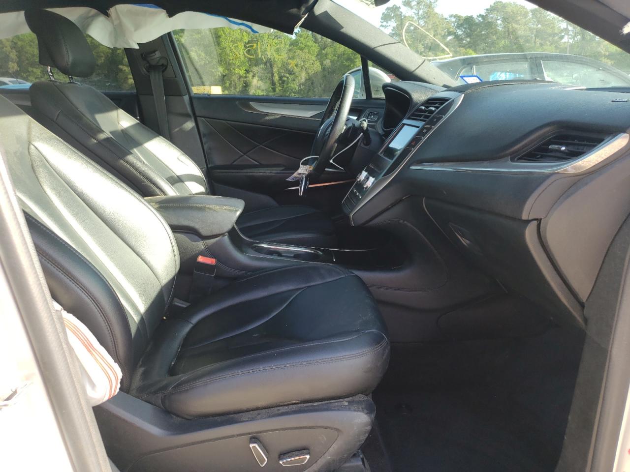 Photo 5 from auction – 2017 LINCOLN MKC PREMIE with VIN 5LMCJ1C92HUL11291