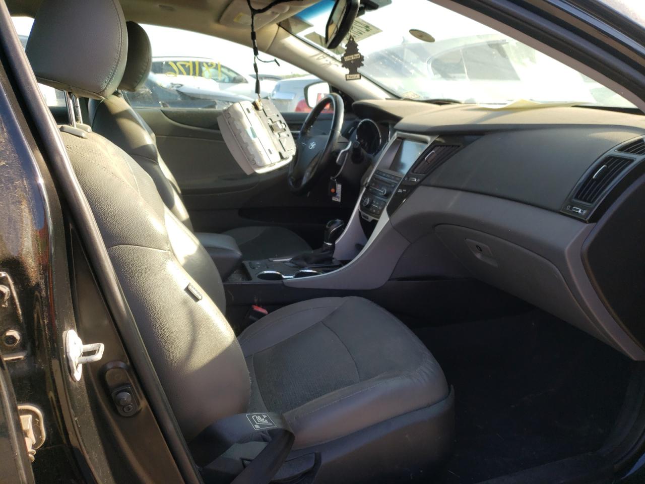 Photo 5 from auction – 2014 HYUNDAI SONATA SE with VIN 5NPEC4AB3EH849196