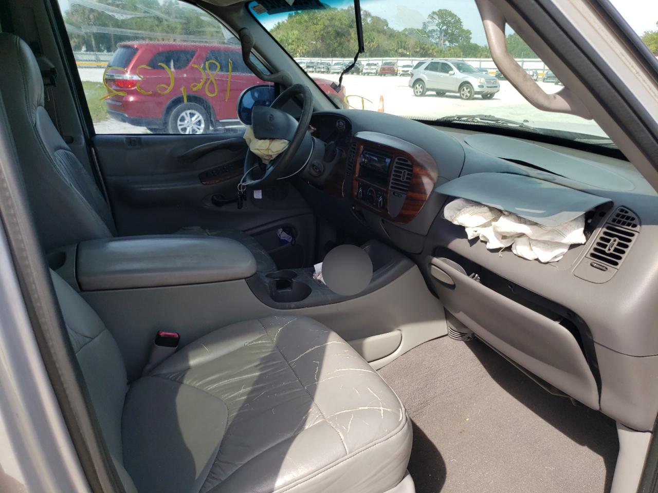 Photo 5 from auction – 2000 FORD EXPEDITION with VIN 1FMRU1562YLA83340