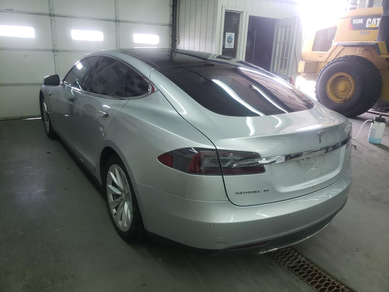 Photo 3 from auction – 2015 TESLA MODEL S 85 with VIN 5YJSA1H28FF081244