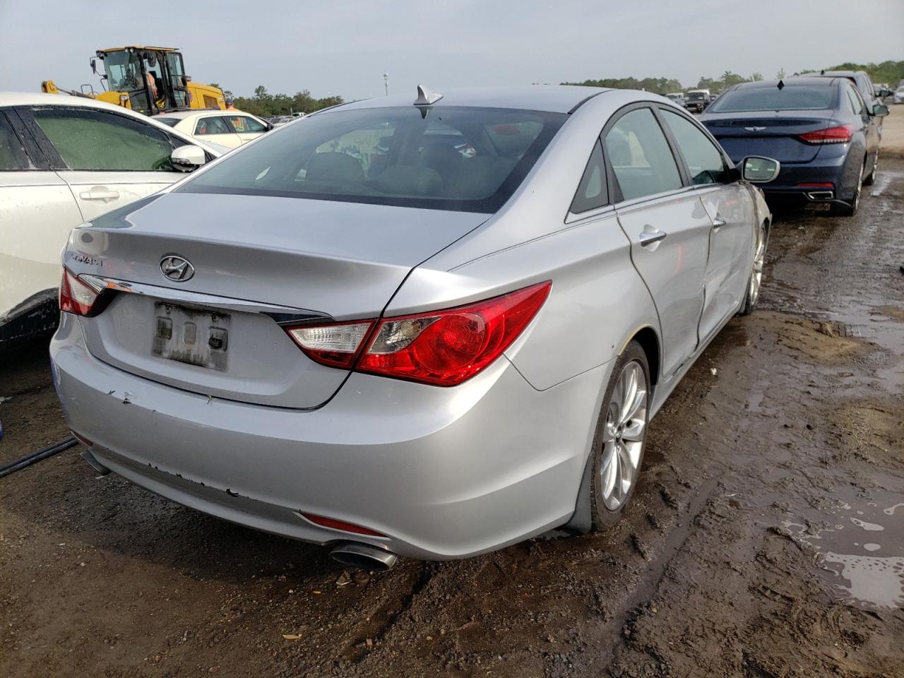 Photo 4 from auction – 2011 HYUNDAI SONATA SE with VIN 5NPEC4AC0BH203005