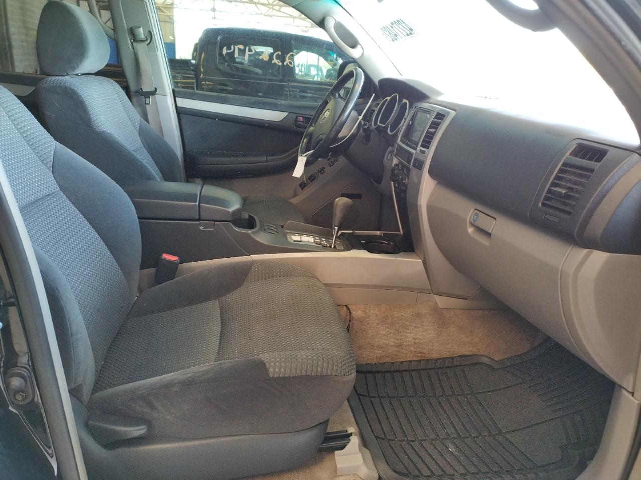 Photo 5 from auction – 2005 TOYOTA 4RUNNER SR with VIN JTEZU14R650055808
