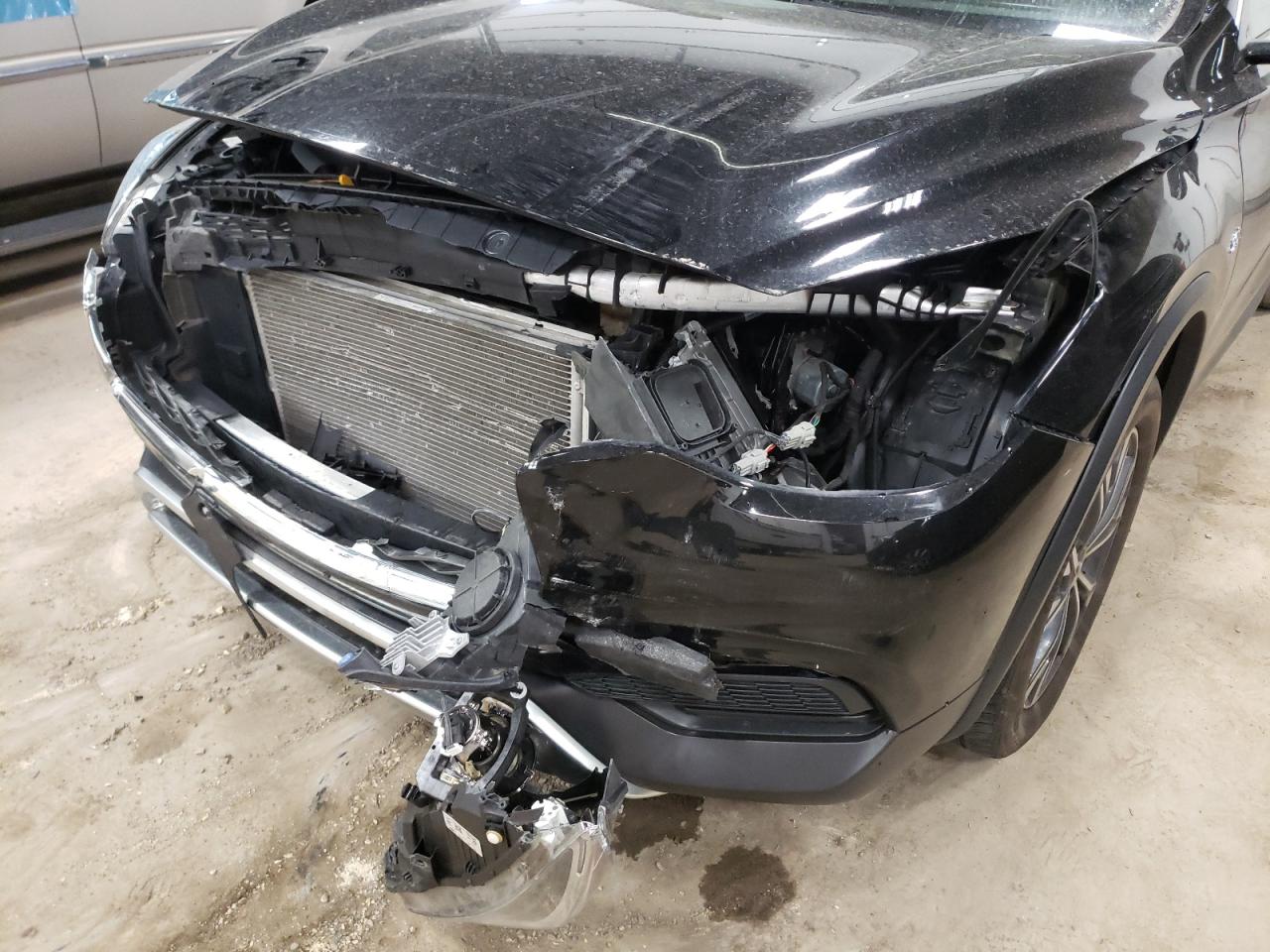 Photo 9 from auction – 2018 INFINITI QX30 BASE with VIN SJKCH5CR8JA047962