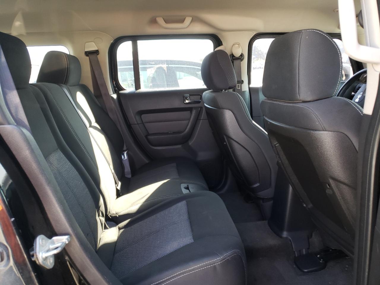 Photo 6 from auction – 2006 HUMMER H3 with VIN 5GTDN136368163690