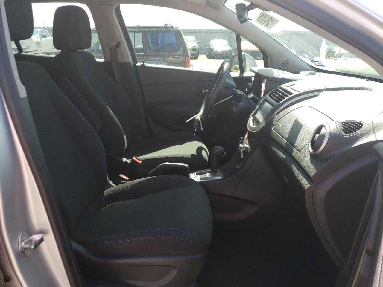 Photo 5 from auction – 2016 CHEVROLET TRAX LS with VIN 3GNCJKSB5GL227659