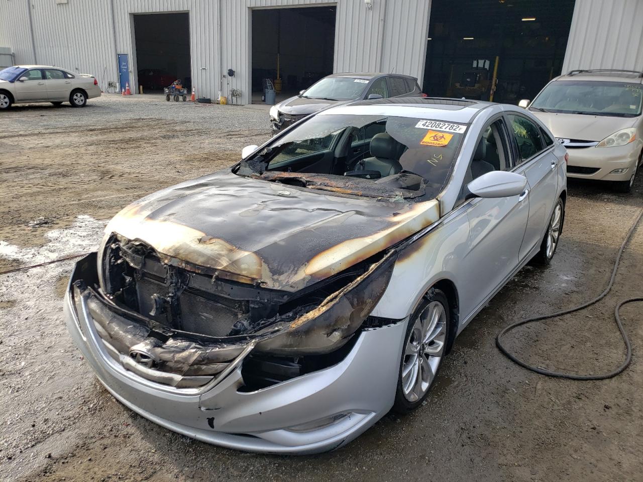 Photo 2 from auction – 2011 HYUNDAI SONATA SE with VIN 5NPEC4AC0BH203005
