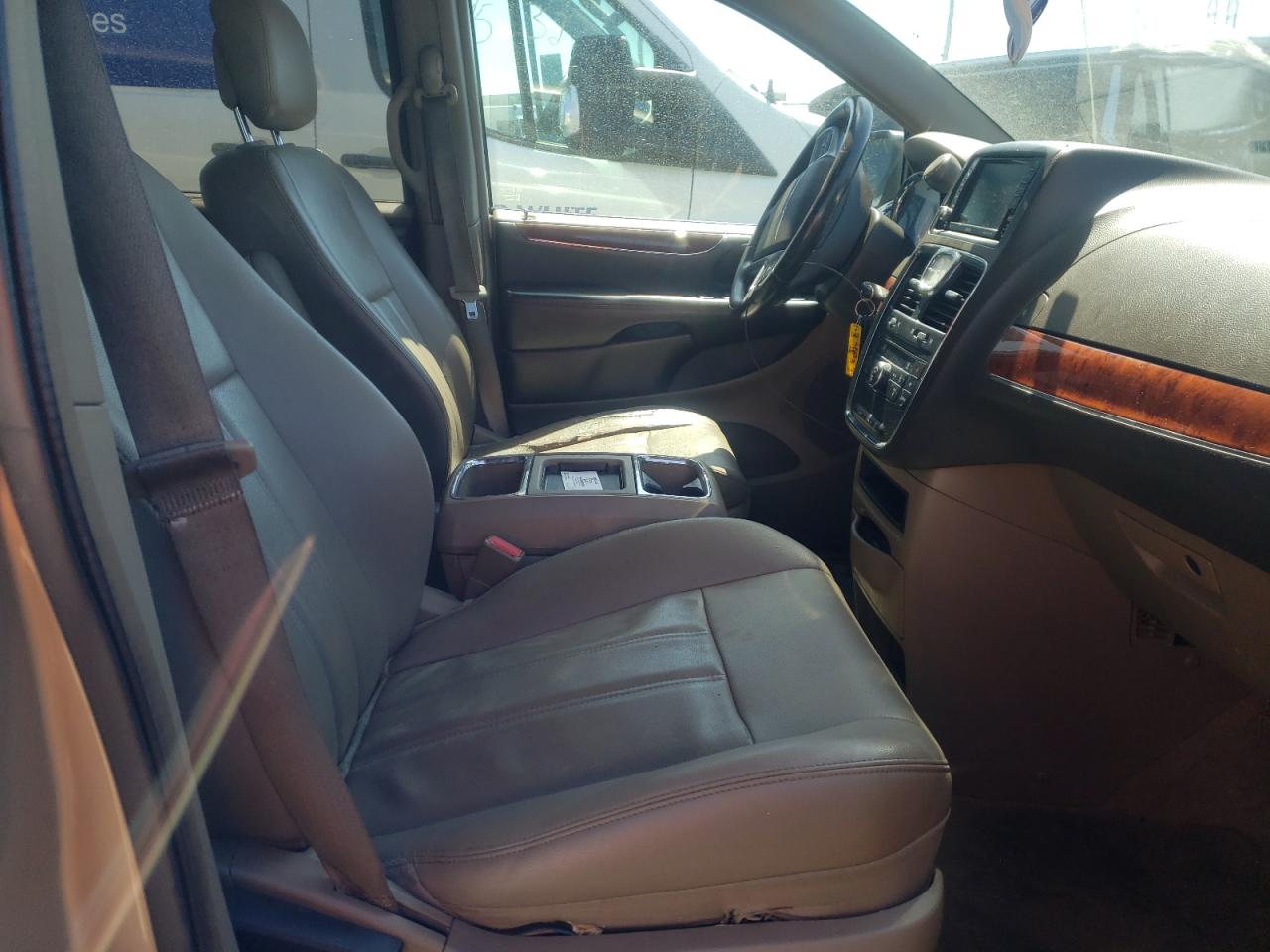 Photo 5 from auction – 2013 CHRYSLER TOWN & COU with VIN 2C4RC1BG9DR573554