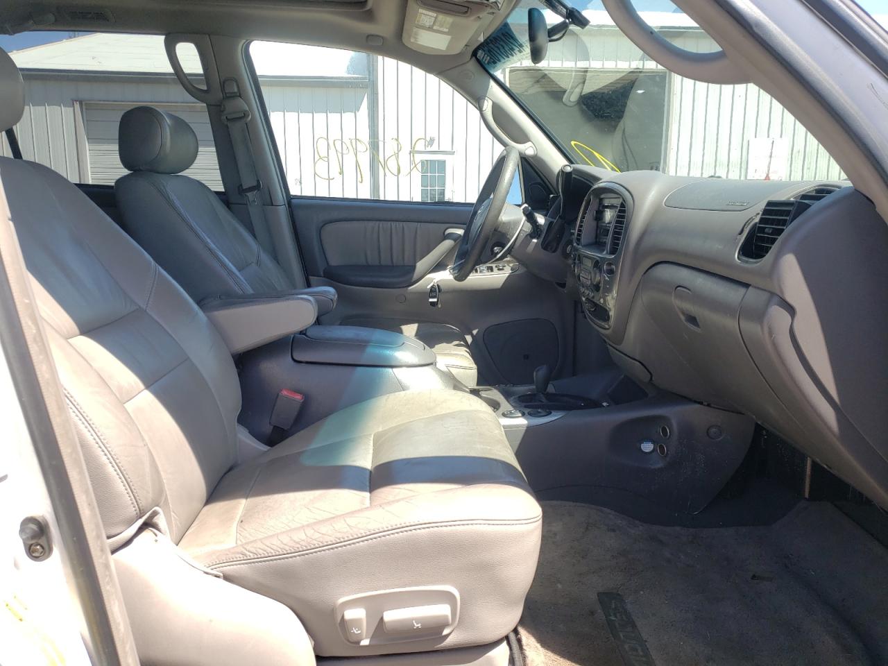 Photo 5 from auction – 2004 TOYOTA SEQUOIA LI with VIN 5TDBT48A44S226646