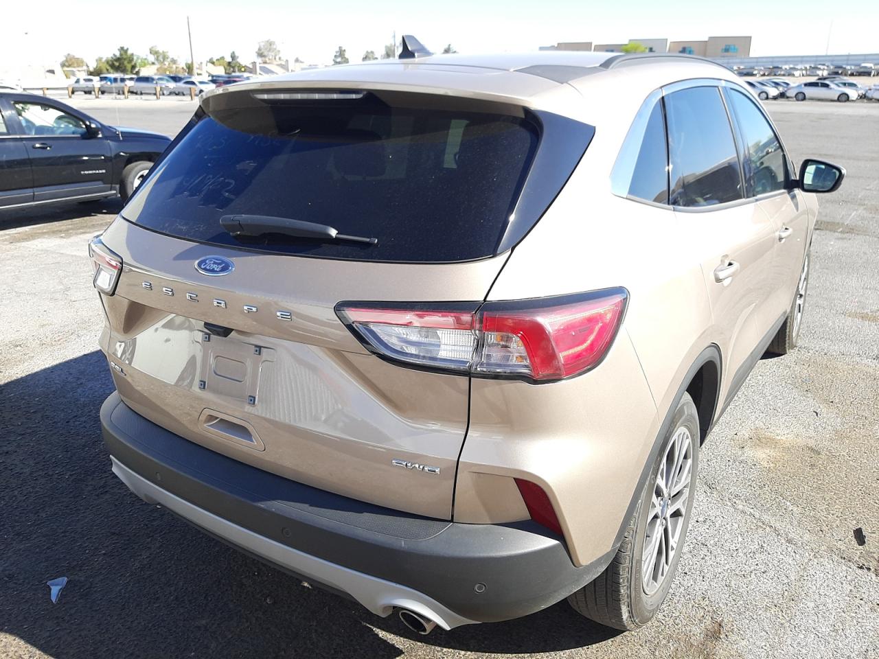 Photo 4 from auction – 2021 FORD ESCAPE SEL with VIN 1FMCU9H64MUA51932
