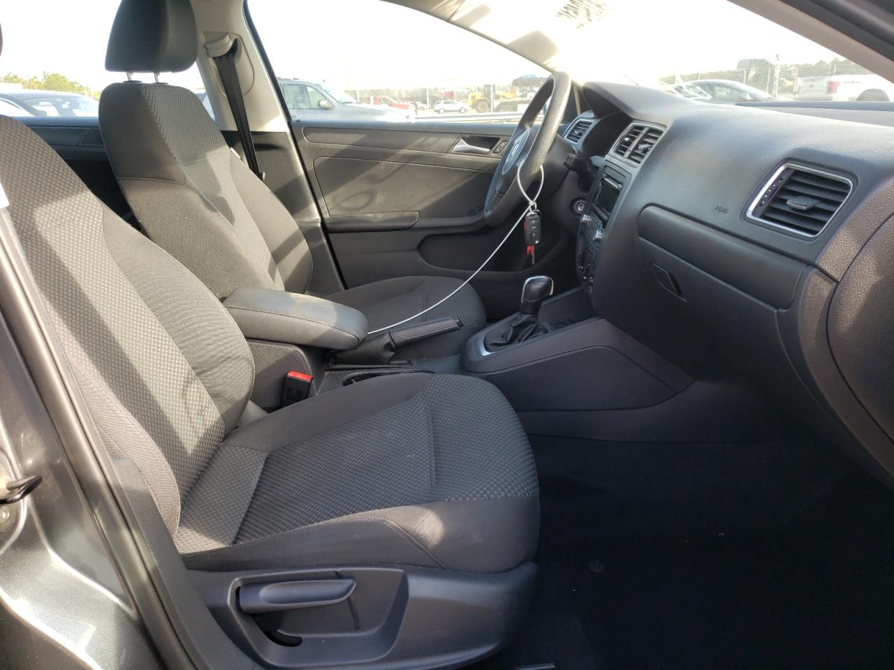 Photo 5 from auction – 2013 VOLKSWAGEN JETTA BASE with VIN 3VW2K7AJ6DM268456