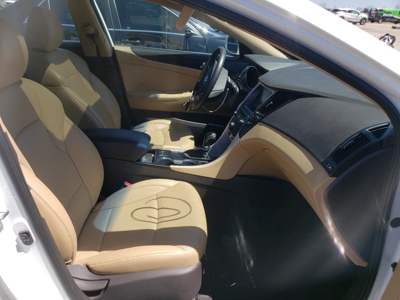 Photo 5 from auction – 2014 HYUNDAI SONATA SE with VIN 5NPEC4AC4EH844405