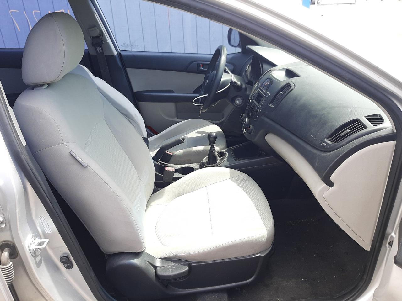 Photo 5 from auction – 2010 KIA FORTE EX with VIN KNAFU4A29A5058776