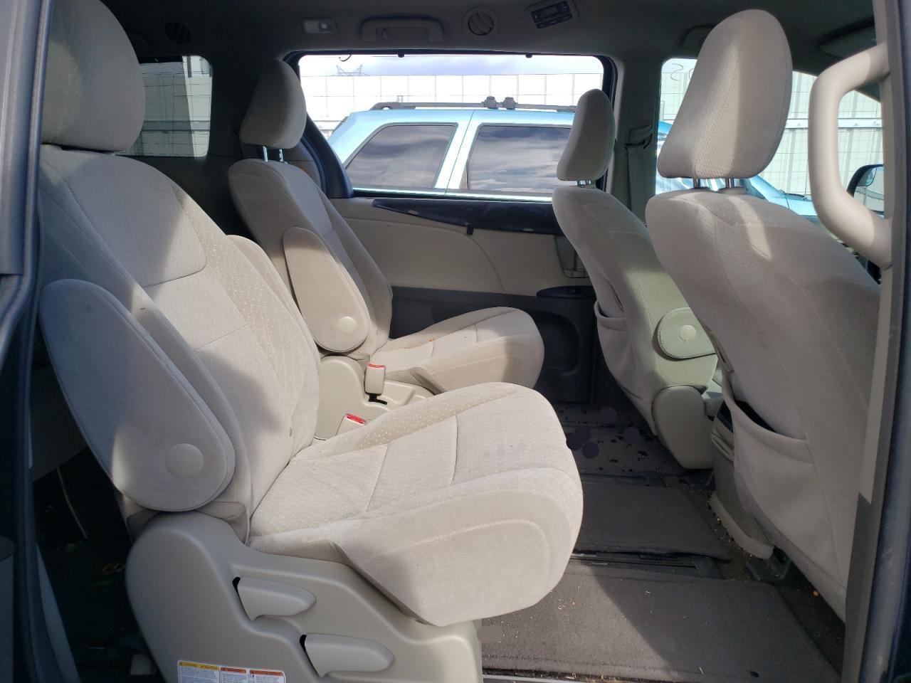 Photo 6 from auction – 2017 TOYOTA SIENNA LE with VIN 5TDJZ3DCXHS156992